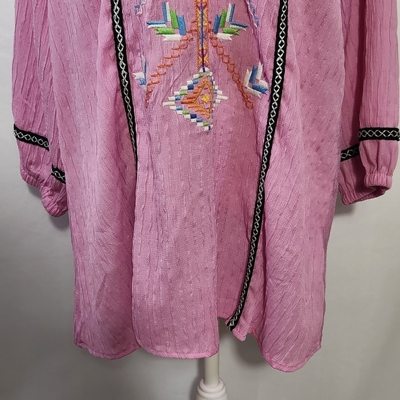 Calessa Tunic Embroidered Jewel Notch Neck Wrist Length Sleeve Pink Pull-On SZ L - Picture 3 of 15